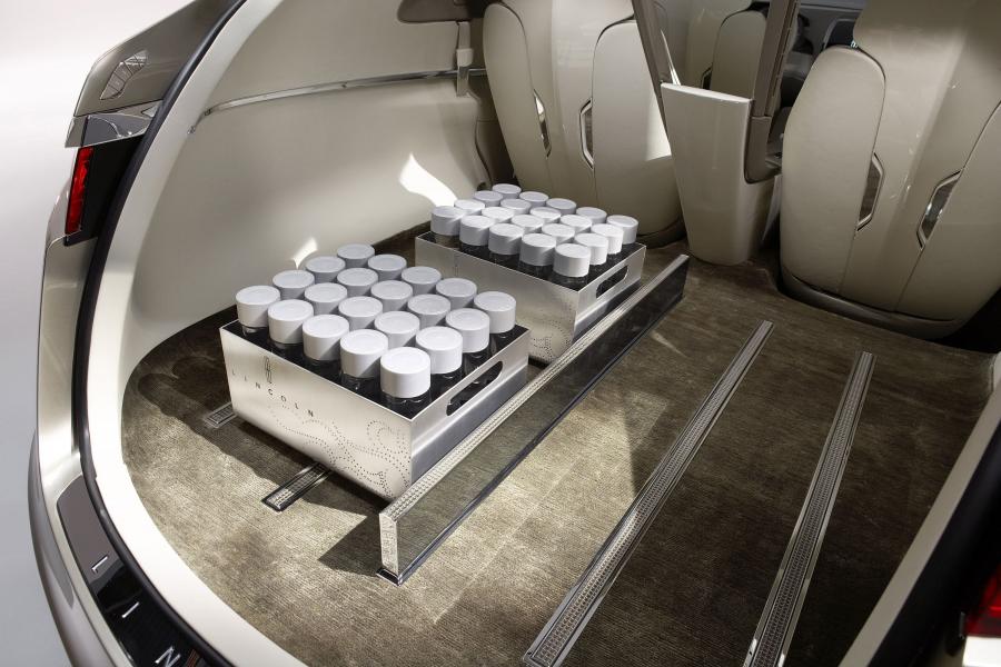  Lincoln MK9 Concept 2001 года  (фото 7 из 82)